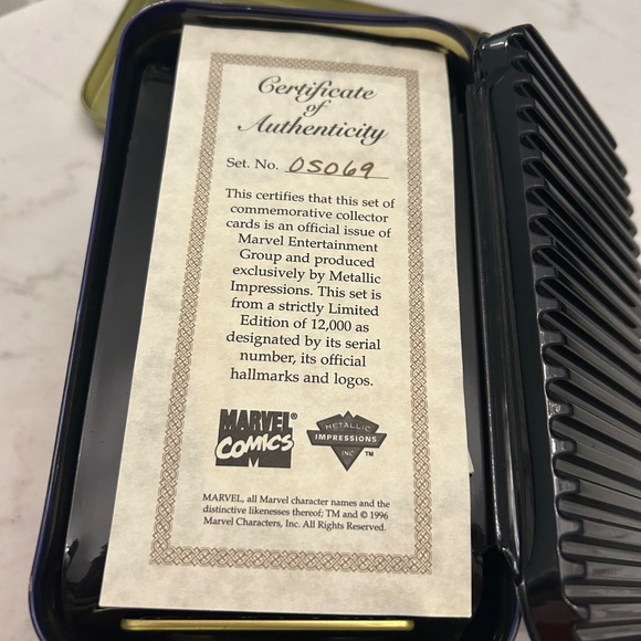 1996 Marvel Spider-Man Limited Edition Metallic Impressions Collector Cards Tin - Picture 2 of 3